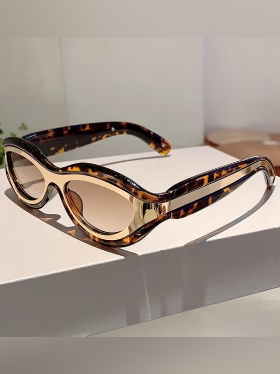 Retro Y2K Tortoiseshell Sport Luxe Cat-Eye Sunglasses with Gold Accents - Women main image 2